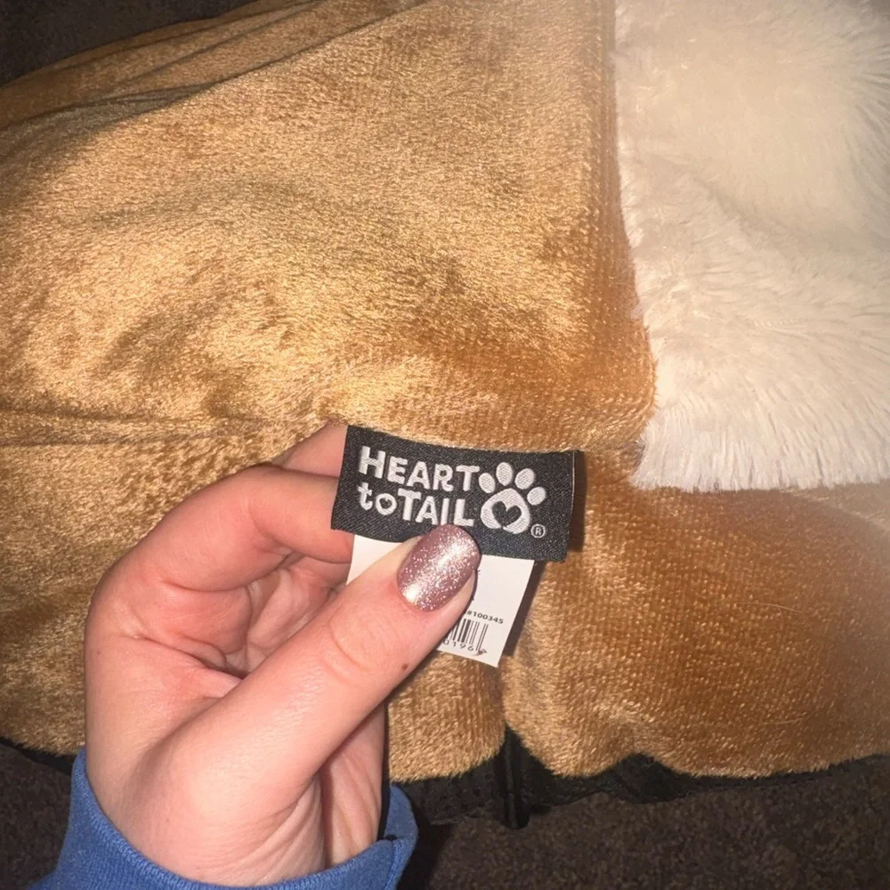 Cozy Tan and Cream Pet Bed